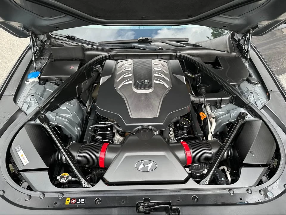 2015 Hyundai Genesis - Image 10 of 19