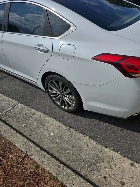 2015 Hyundai Genesis - Image 3 of 4