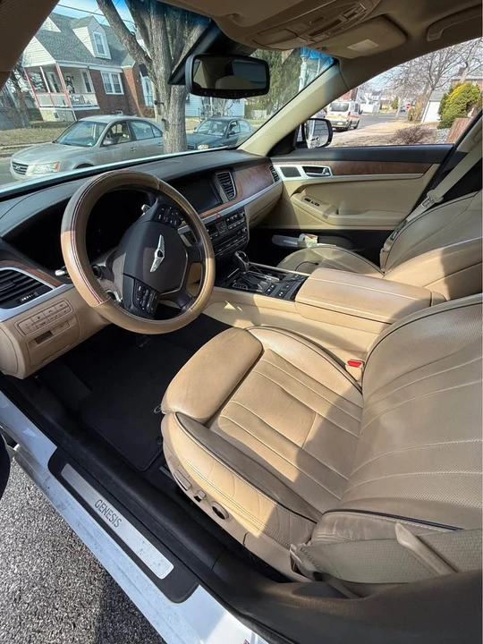 2015 Hyundai Genesis - Image 4 of 4