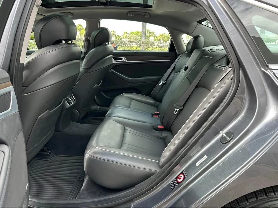 2015 Hyundai Genesis - Image 13 of 19