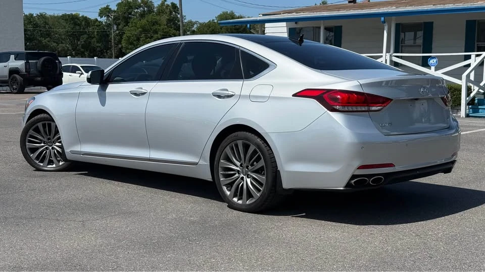 2015 Hyundai Genesis - Image 4 of 18