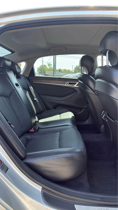 2015 Hyundai Genesis - Image 10 of 18