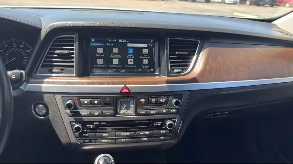 2015 Hyundai Genesis - Image 16 of 18