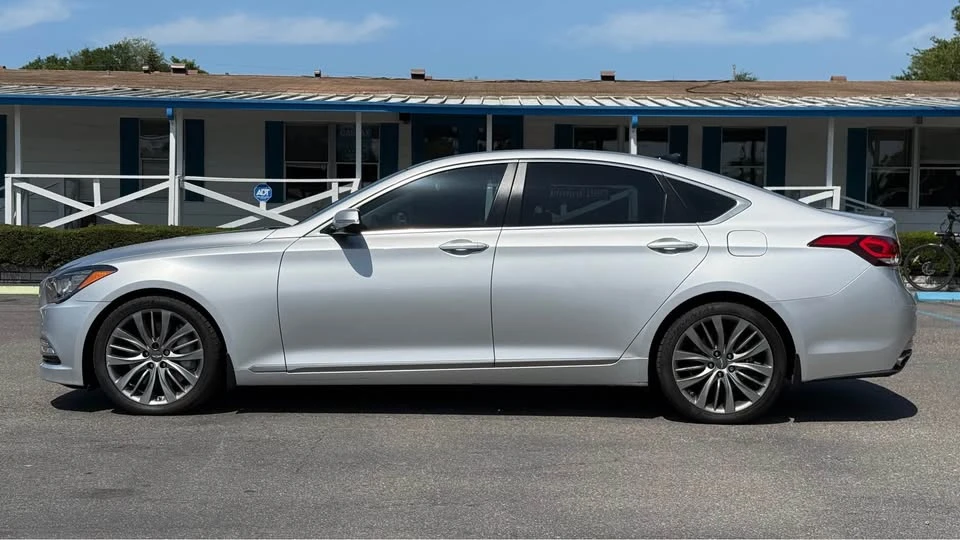 2015 Hyundai Genesis - Image 5 of 18