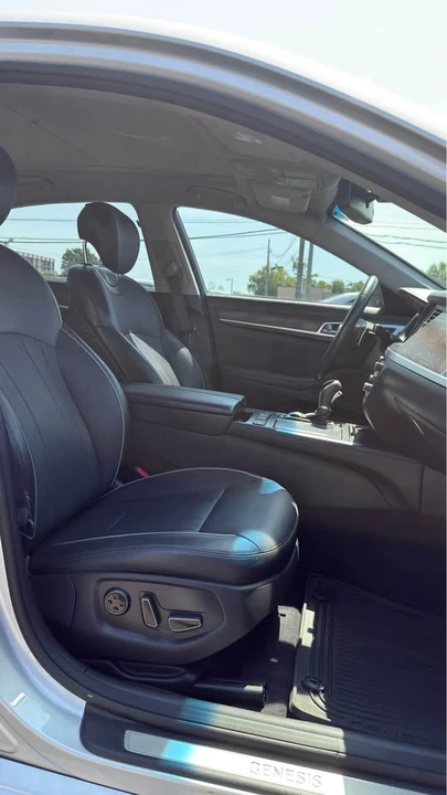 2015 Hyundai Genesis - Image 9 of 18