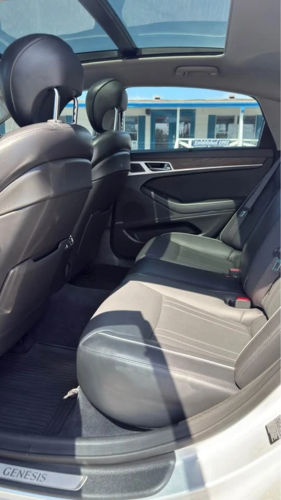 2015 Hyundai Genesis - Image 11 of 18