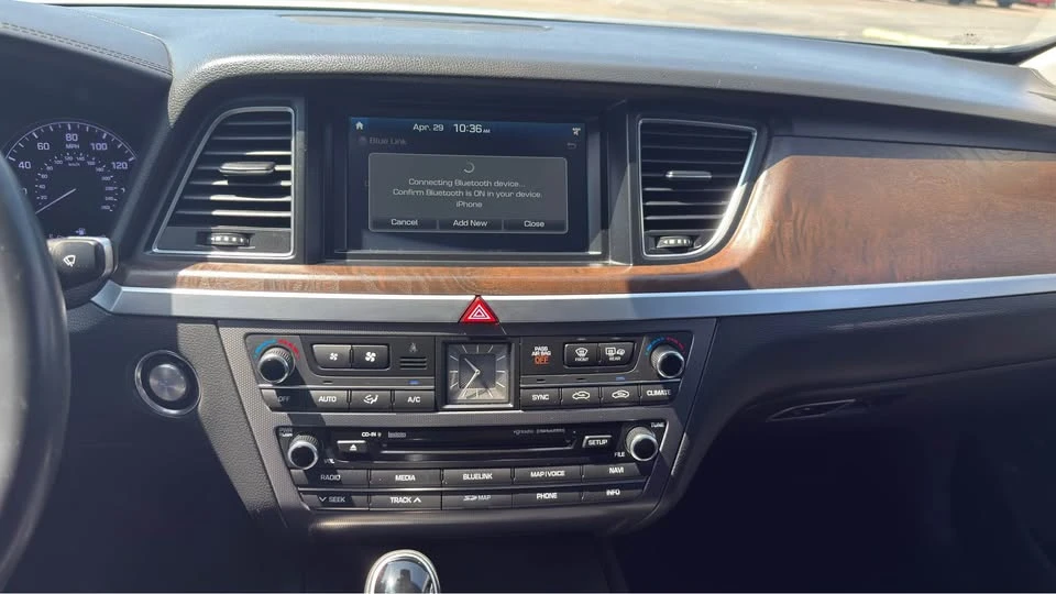 2015 Hyundai Genesis - Image 17 of 18