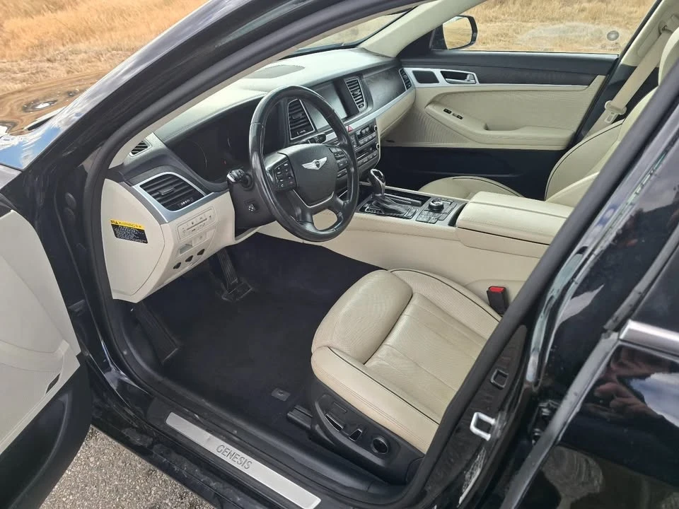 2015 Hyundai Genesis - Image 9 of 13