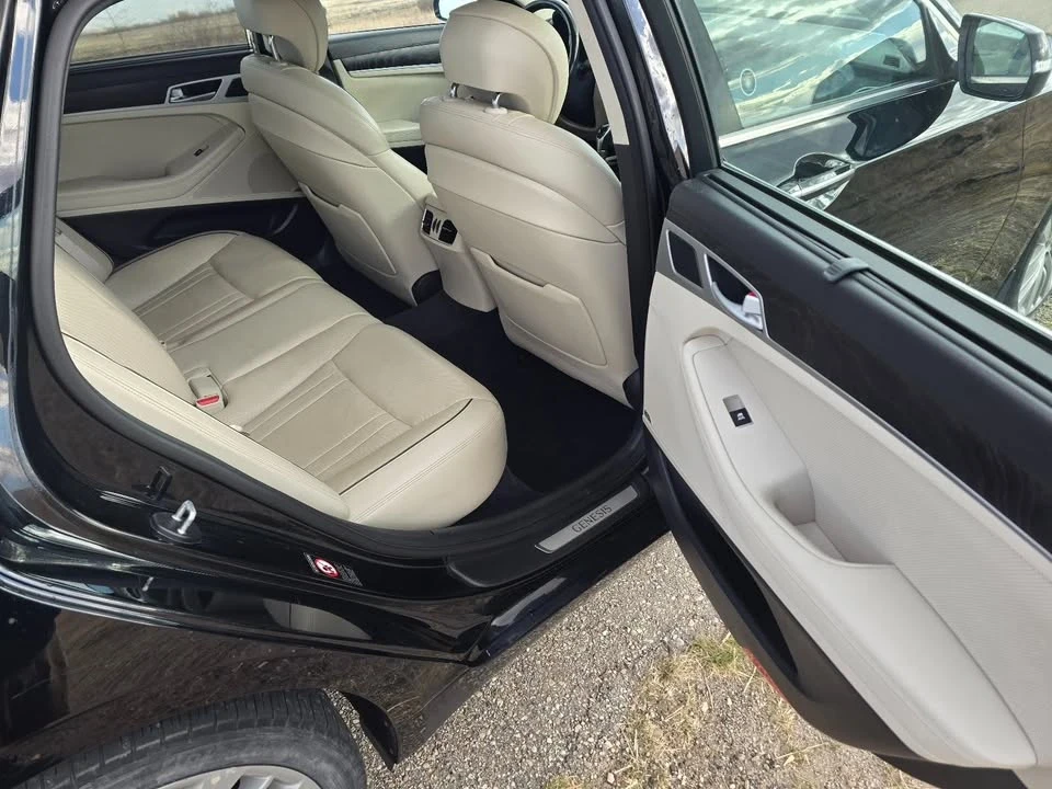 2015 Hyundai Genesis - Image 12 of 13