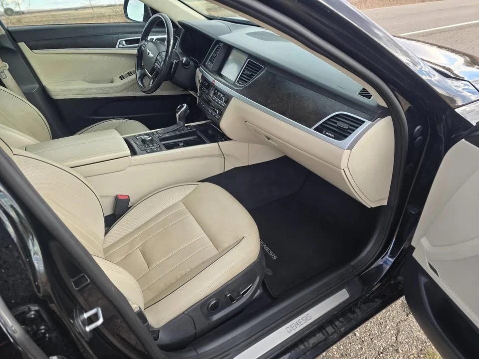 2015 Hyundai Genesis - Image 10 of 13