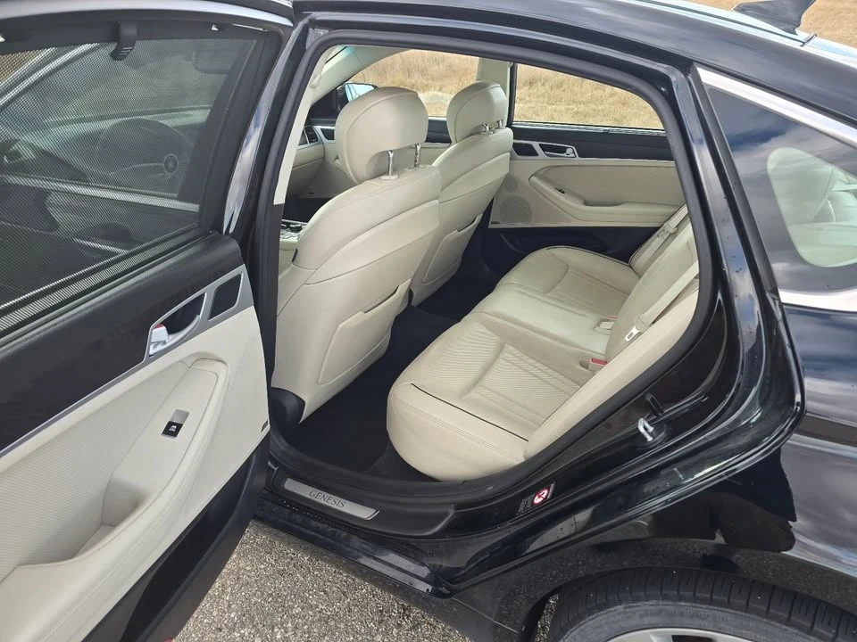 2015 Hyundai Genesis - Image 11 of 13