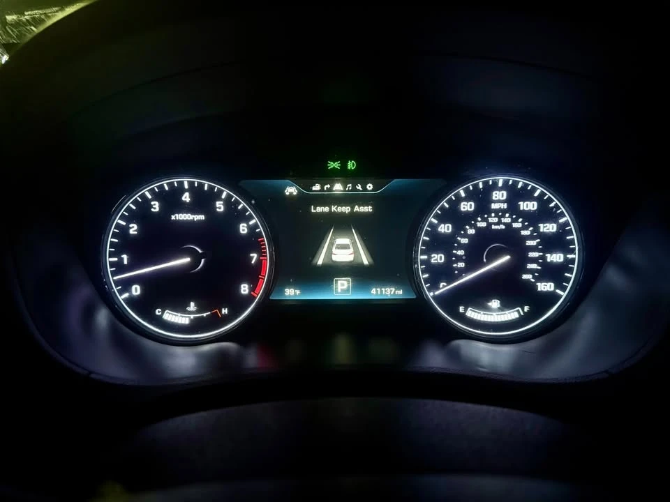 2015 Hyundai Genesis - Image 17 of 21