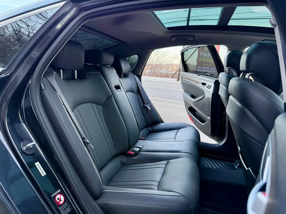 2015 Hyundai Genesis - Image 11 of 21