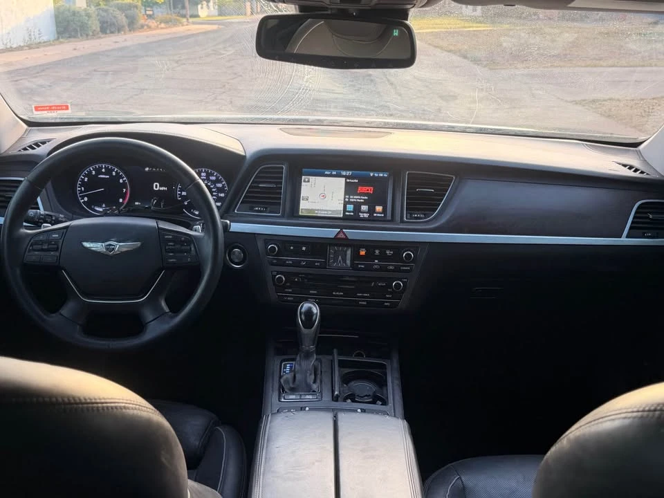 2015 Hyundai Genesis - Image 10 of 11