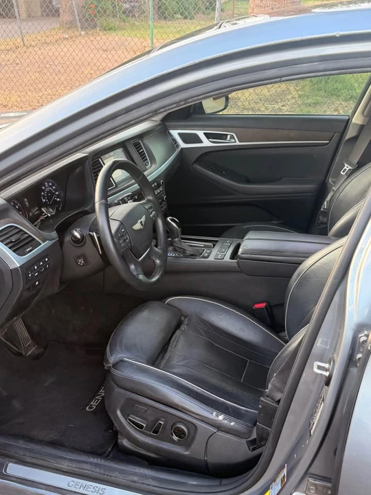 2015 Hyundai Genesis - Image 7 of 11