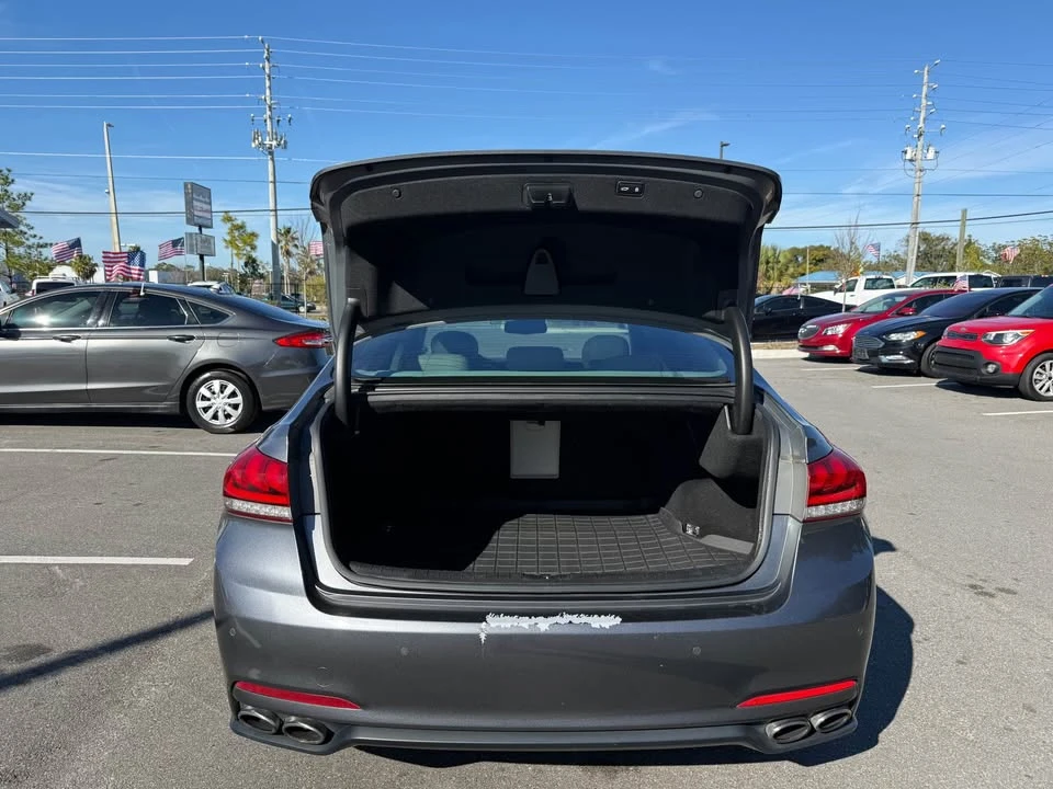2015 Hyundai Genesis - Image 15 of 17