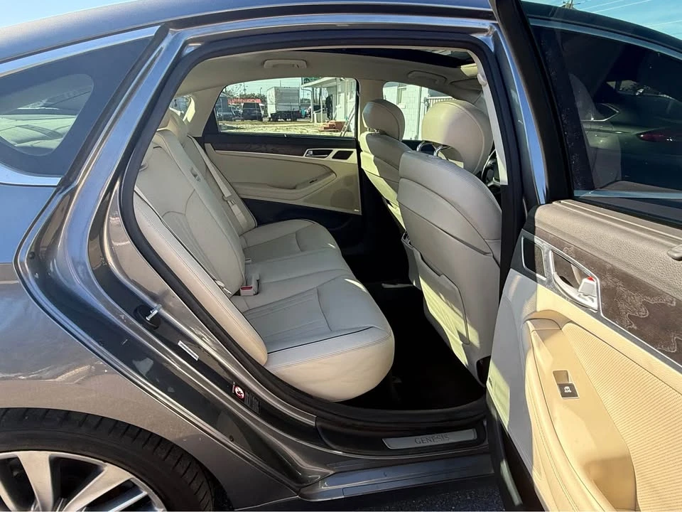 2015 Hyundai Genesis - Image 12 of 17