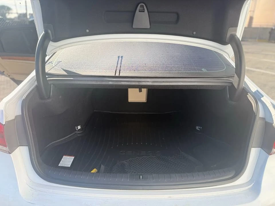 2015 Hyundai Genesis - Image 12 of 14