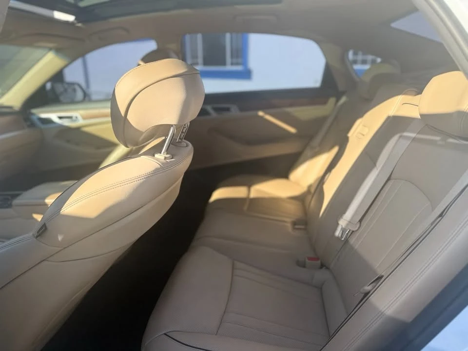 2015 Hyundai Genesis - Image 11 of 14