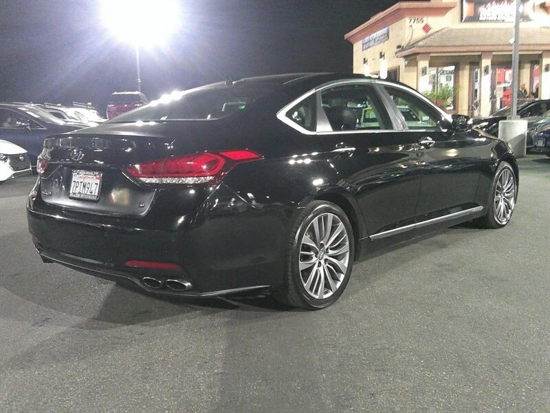2015 Hyundai Genesis - Image 15 of 20