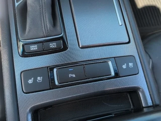 2015 Hyundai Genesis - Image 12 of 16