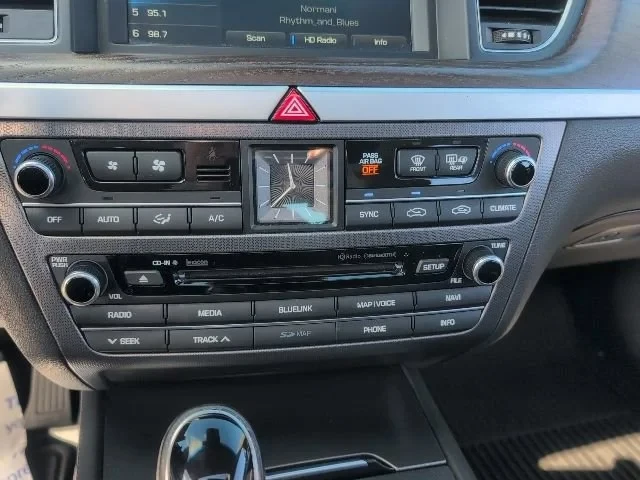 2015 Hyundai Genesis - Image 11 of 16