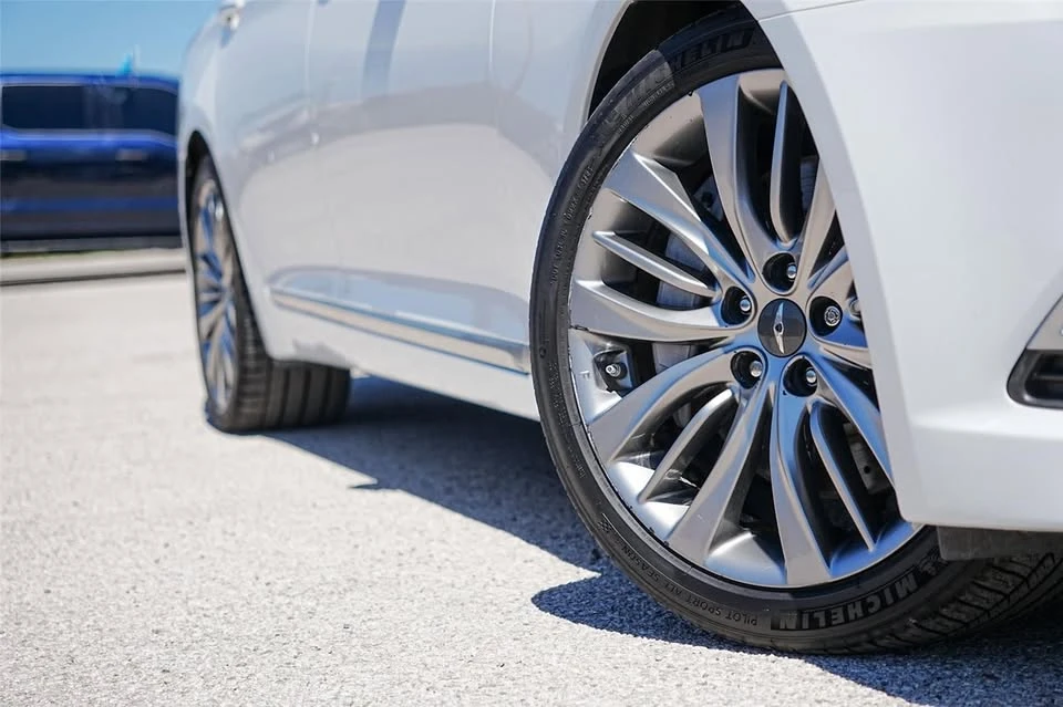 2015 Hyundai Genesis - Image 2 of 10