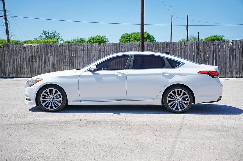 2015 Hyundai Genesis - Image 7 of 10