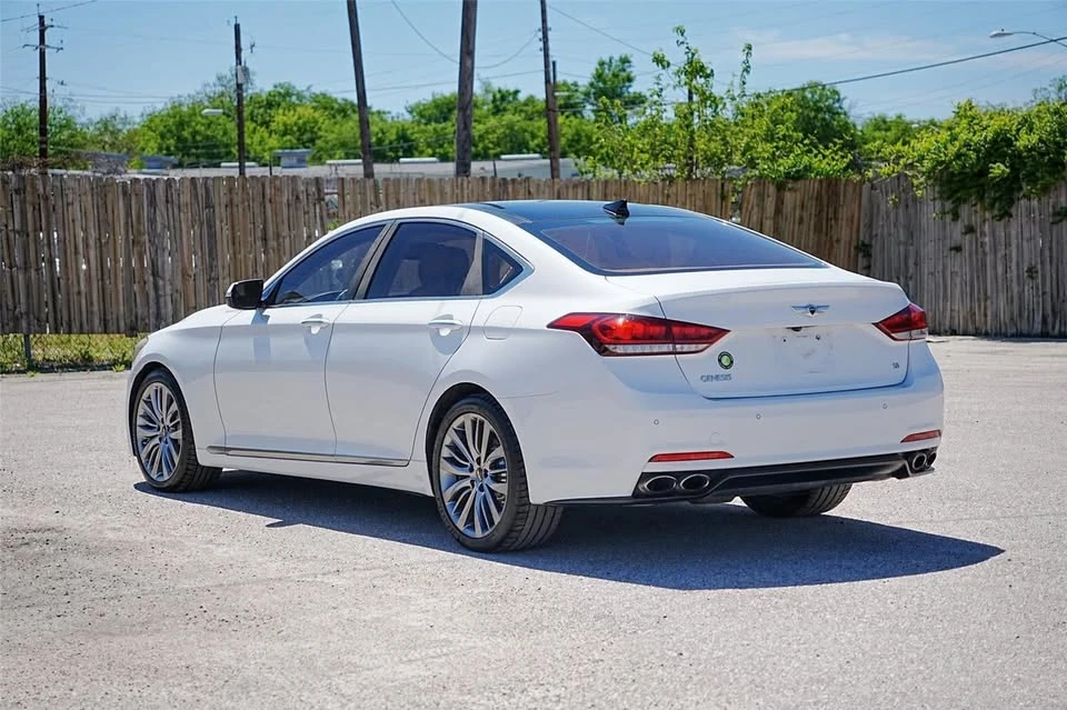 2015 Hyundai Genesis - Image 6 of 10