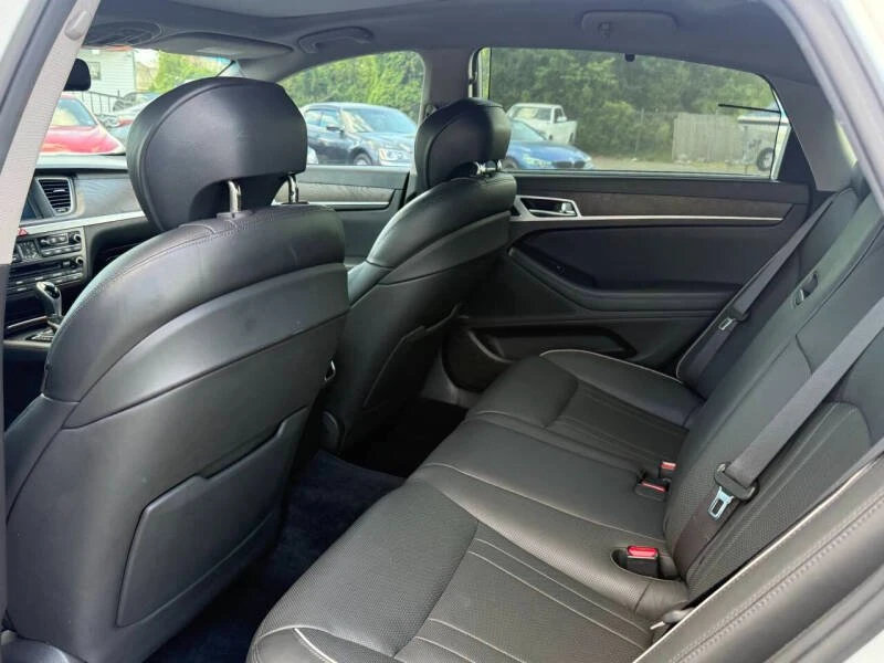 2015 Hyundai Genesis - Image 12 of 19