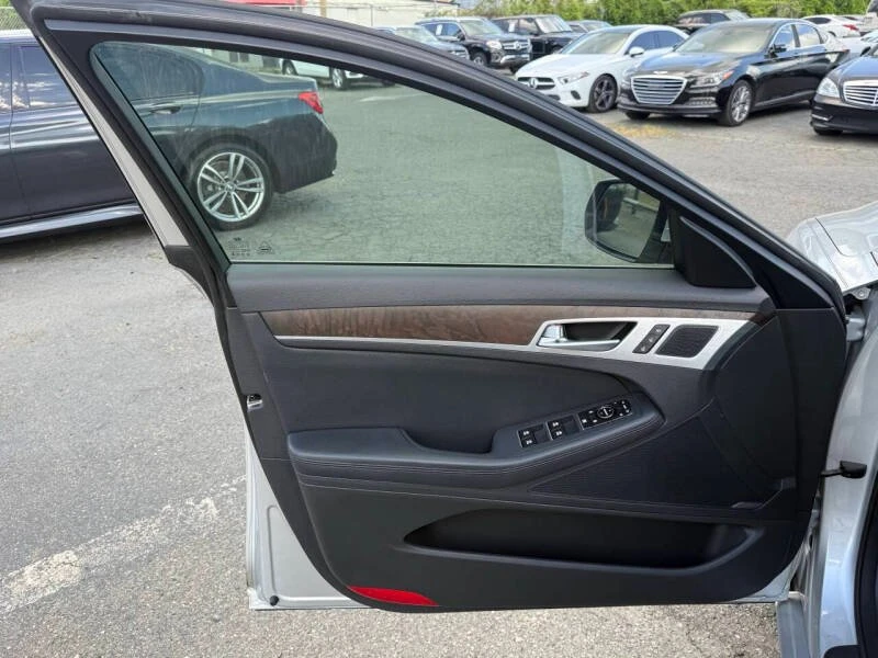 2015 Hyundai Genesis - Image 8 of 19