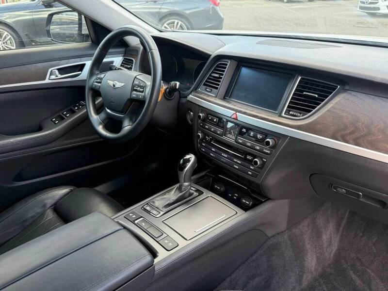 2015 Hyundai Genesis - Image 15 of 19