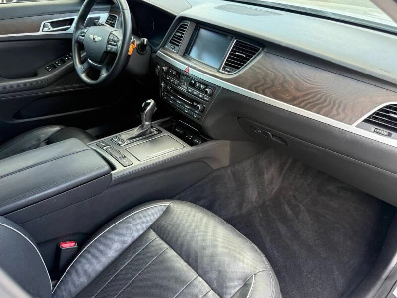2015 Hyundai Genesis - Image 14 of 19