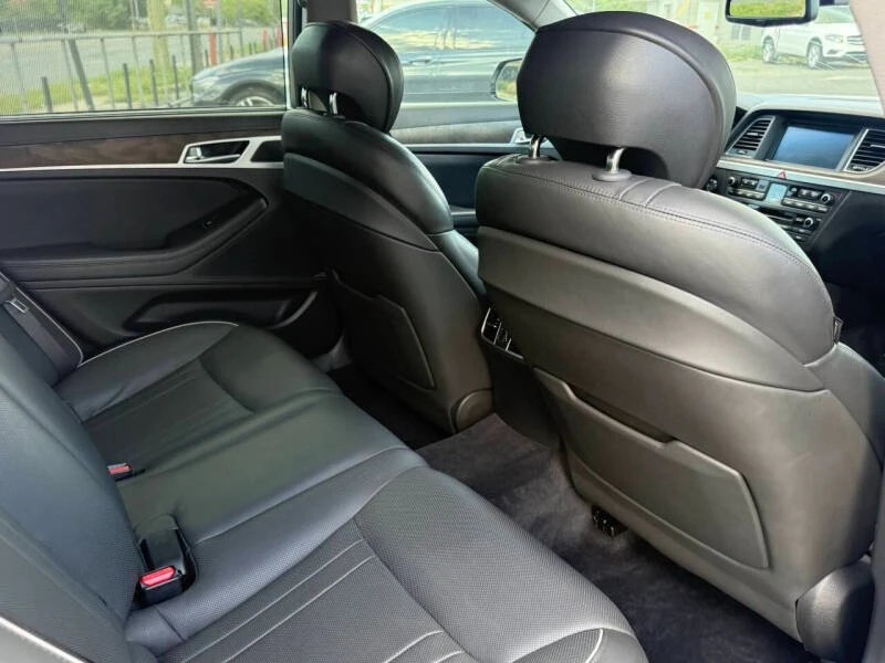 2015 Hyundai Genesis - Image 18 of 19