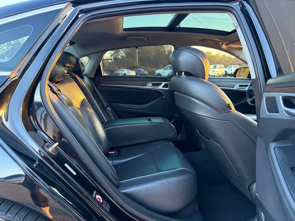 2015 Hyundai Genesis - Image 15 of 20