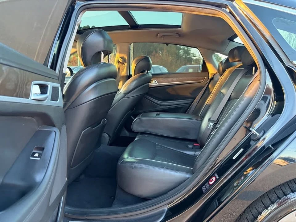 2015 Hyundai Genesis - Image 12 of 20