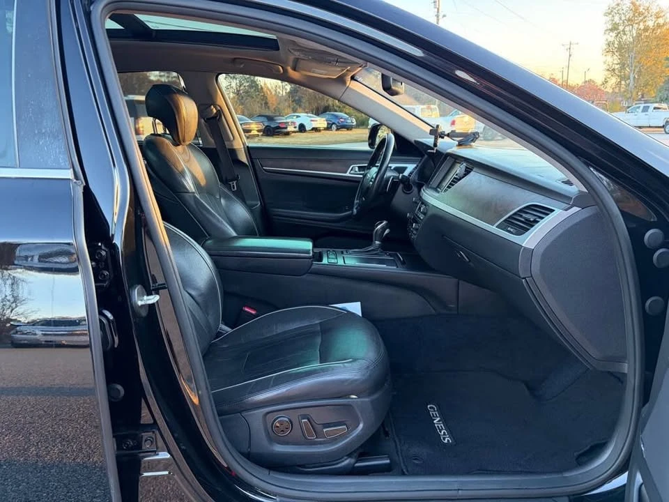 2015 Hyundai Genesis - Image 13 of 20