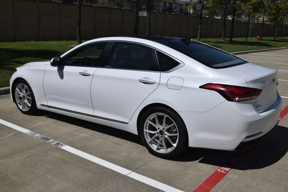 2015 Hyundai Genesis - Image 13 of 20