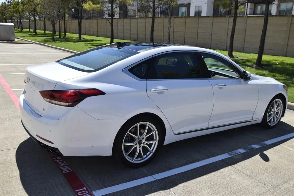 2015 Hyundai Genesis - Image 14 of 20