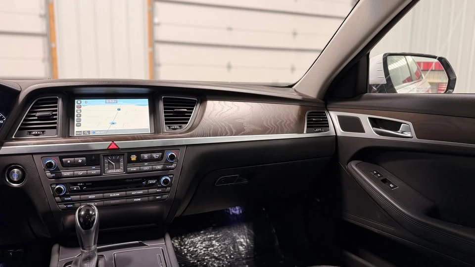 2015 Hyundai Genesis - Image 16 of 20