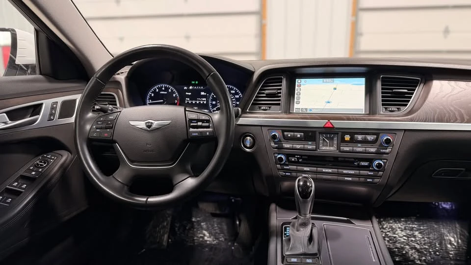 2015 Hyundai Genesis - Image 15 of 20