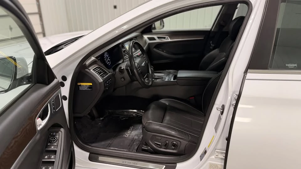 2015 Hyundai Genesis - Image 9 of 20