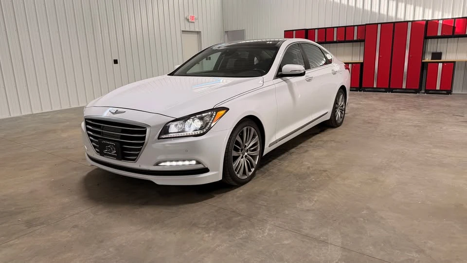 2015 Hyundai Genesis - Image 8 of 20