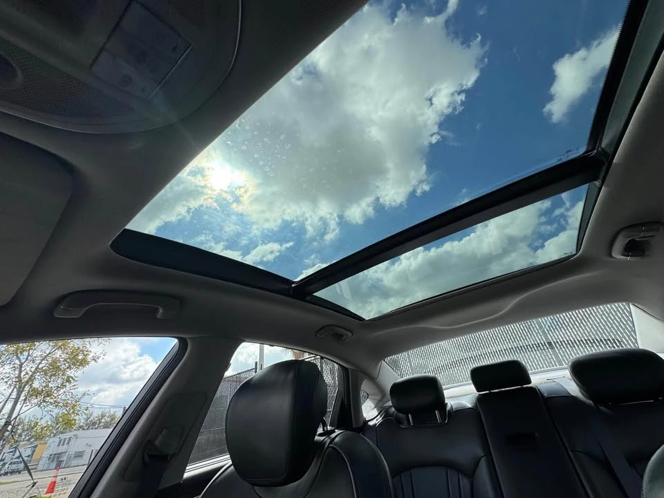 2015 Hyundai Genesis - Image 9 of 11