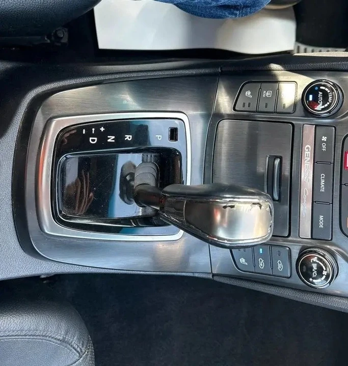 2015 Hyundai Genesis - Image 5 of 8