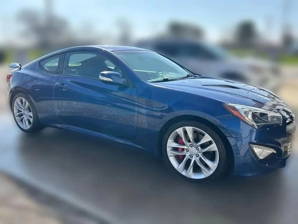 2015 Hyundai Genesis - Image 2 of 8