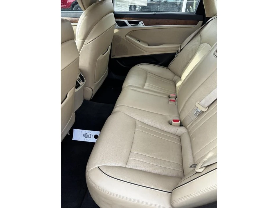 2015 Hyundai Genesis - Image 10 of 11