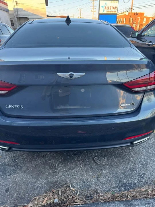 2015 Hyundai Genesis - Image 12 of 17
