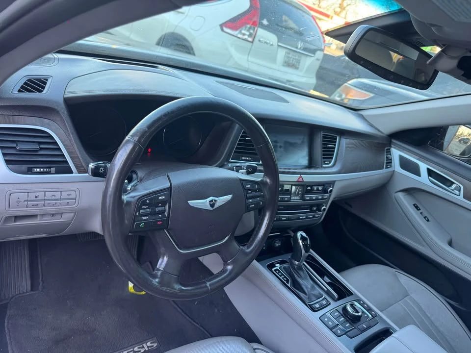 2015 Hyundai Genesis - Image 8 of 17