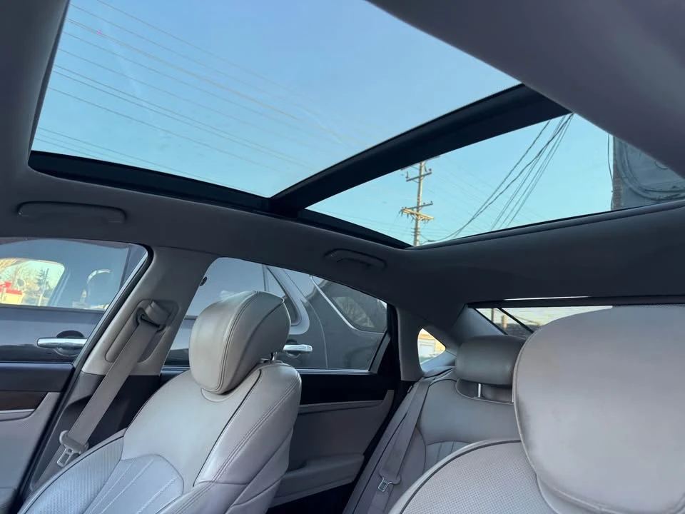 2015 Hyundai Genesis - Image 10 of 17